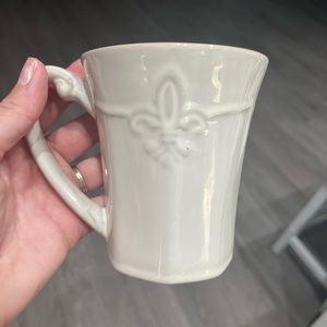 Set of 4 ceramic Fleur de Lis coffee cups by Better Homes and Gardens.